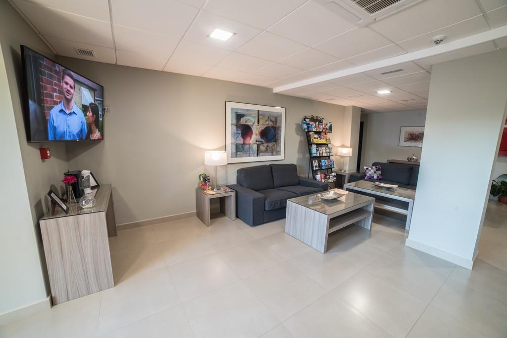 Hotel Miguel Sanchez Alhaurín de la Torre Buitenkant foto